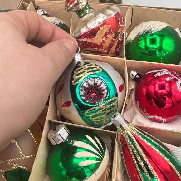 Vintage Glass Christmas Ornaments Set of 12 in Original Box Red Green - Picture 2 of 10